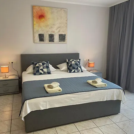 Lägenhet Mit Zwei Terrassen Mit Meerblick By Interhome
